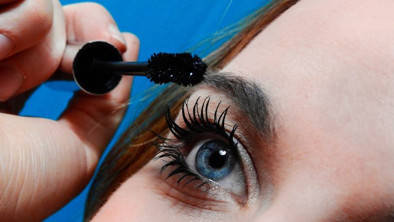 Mascara richtig auftragen: Die besten Tipps für Volumen, Länge und klumpenfreie Wimpern